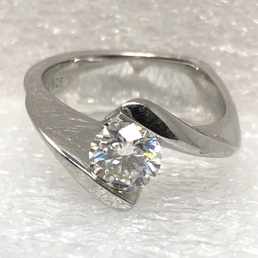 Elegant Silver Women's Ring